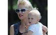 Gwen Stefani se synem Zumou a jeho čírem.