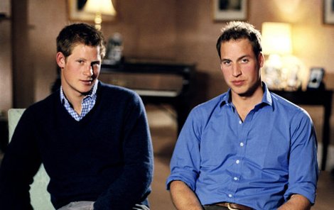 Harry (vlevo) a William (vpravo) během rozhovoru pro BBC.