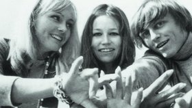 V době, kdy trio Golden Kids, ve kterém Neckář vystupoval po boku Kubišové a Vondráčkové, prožívalo největší popularitu.