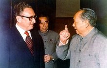 Čínský vůdce Mao Ce–tung: Chtěl zničit USA miliony čínských žen!