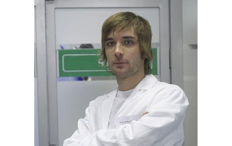 Herec Petr Konáš alias doktor Robert Šambera.