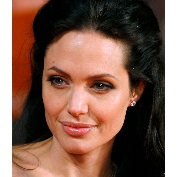 Hollywoodská kráska Angelina Jolie patří mezi ženy s nejkrásnějšími rty na světě.
