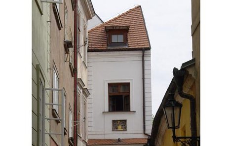 Hotel U Zlaté studně je skryt v uličkách staré Prahy.