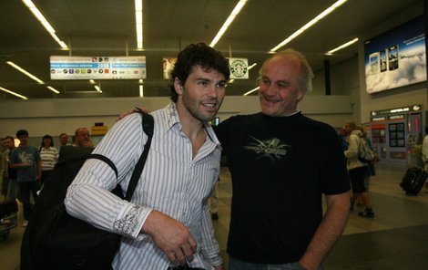 Hudebník Michael Kocáb se s Jaromírem Jágrem na letišti v Ruzyni potkali náhodou a hned vzpomínali na setkání u prezidenta Václava Havla.