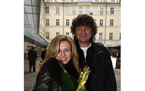 Hudebník Petr Malásek, manžel Dany Morávkové, kterou známe jako doktorku Zdenu Tichou z Ordinace v růžové zahradě, má velice nebezpečný koníček. Hrozí snad Daně, že o manžela přijde?!