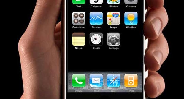 Apple konečně odtajnil iPhone