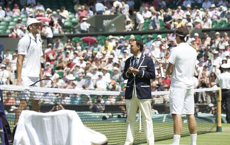 Ivo Karlovič je s 208 cm nejvyšším tenistou, jemuž se kdy podařilo proniknout do první stovky světového žebříčku. Federer má sice průměrných 185 cm, zase to ale umí nejlíp s raketou…