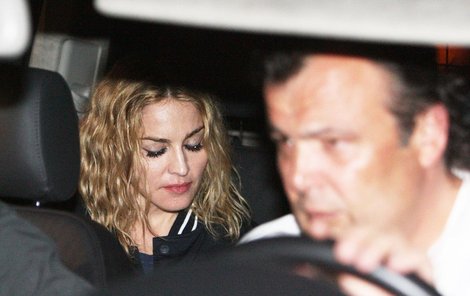 Jako řidič Madonny musel Zahradník dávat pozor, aby nepřejel neopatrné fanoušky.