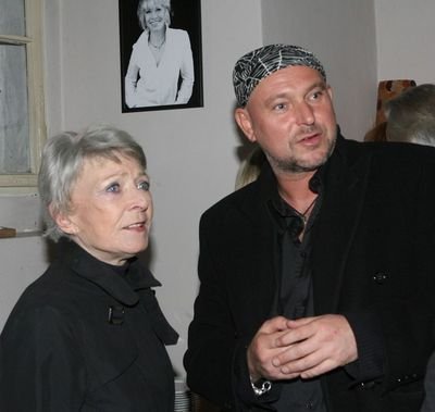 Jana Štěpánková se přišla poprvé po pohřbu svého bratra podívat mezi lidi (na snímku s Jakubem Ludvíkem).