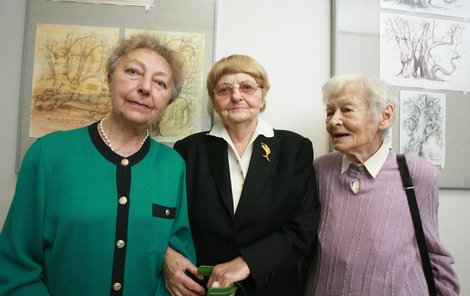 Jaromíra Kostlánová (90), Lilla Čechová (91) a Helena Wolfová (94) studují i ve velmi vysokém věku.