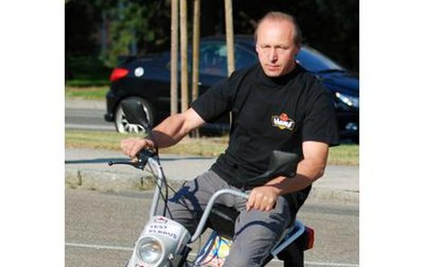 Jaroslav Holík se na maličké motorce vydá až na Elbrus.