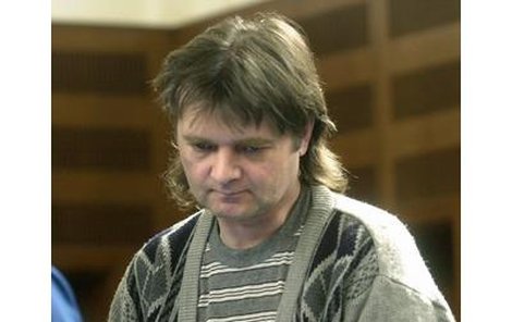 Jaroslav Stodola (41) Doživotní trest si odpykává ve věznici Valdice. Stodola svou ženu Danu, která s ním nekomunikuje, stále miluje. „Chtěl bych ji vidět. Ale za to, co mi udělala, bych ji zabil!“ prohlásil loni. 
