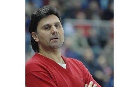 Je mu 43 let a přesto se chystá hrát: Kouč Vladimír Růžička možná vypomůže Slavii v play off.