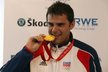 Je pravá! Střelec David Kostelecký možná ještě pořád nevěří tomu, že se dokázal vyškrábat až k olympijskému zlatu.