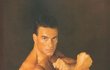 Jean-Claude Van Damme okouzlil svět svými svaly a akčními scénami ve ﬁlmech a stal se idolem nejen pro miliony žen a dívek.