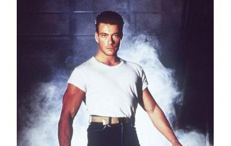 Jean-Claude Van Damme patří mezi nejoblíbenější akční hrdiny. Na svém kontě má desítky ﬁlmů a miliony fanoušků a fanynek po celém světě