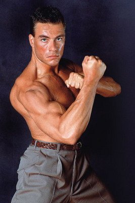 Jean-Claude Van Damme patří mezi nejoblíbenější akční hrdiny. Na svém kontě má desítky ﬁlmů a miliony fanoušků a fanynek po celém světě.