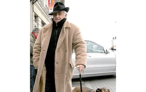 Jean Paul Belmondo ještě před rokem skoro nemohl chodit.