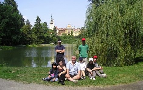 Jedna z akcí zařízení pro běžence proběhla v průhonickém parku. Kasi už podobné akce nenavštíví…