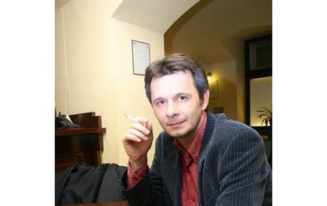 Jedna z mála neřestí Jana Šťastného jsou cigarety.
