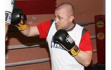 Jednou ze sportovních zálib ministra Martina Bartáka je box. Tréninku se věnuje pravidelně několikrát týdně.
