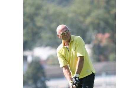 Jiří Korn je velkým nadšencem golfu. Hrál poctivě celý den.