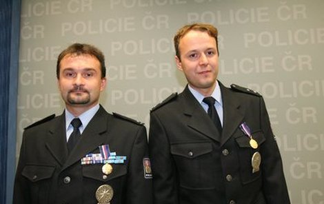 Jiří Pánek (34, vlevo) a Jaromír Vašků (25) převzali včera medaile za statečnost.