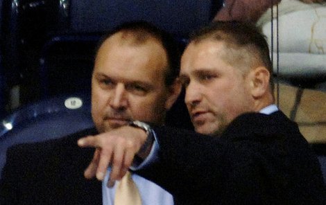 Jiří Šejba (vpravo) se společně s Ladislavem Lubinou na střídačce doplňovali.