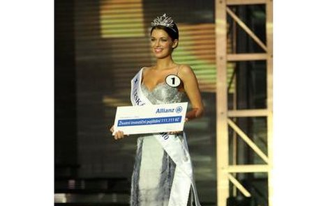 Jitka Válková vyhrála titul Česká Miss 2010 s obrovským náskokem před ostatními dívkami. Hlas jí poslalo téměř 40 % diváků.