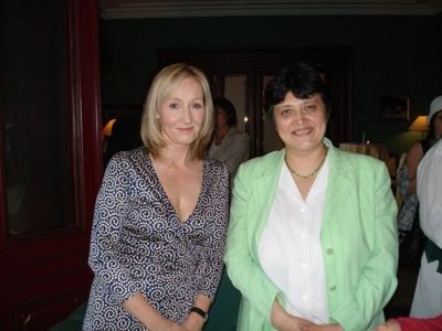 Joan K. Rowlingová (vlevo) s Džamilou Stehlíkovou.