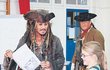 Johnny Depp jako pirát Jack Sparrow