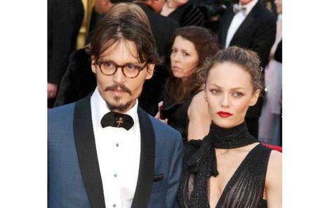 Johnny Depp s manželkou Vanessou Paradis teď prožívají krušné chvilky.