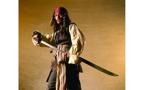 Johnnyho Deppa v poslední době nejvíce proslavila série ﬁ lmů Piráti z Karibiku.
