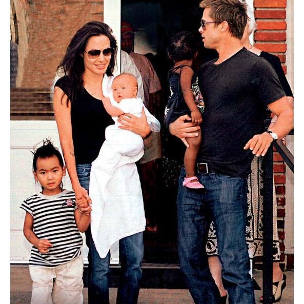 Angelina Jolie a Brad Pitt s rodinou