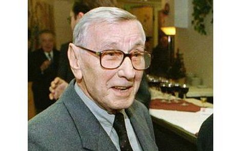 Josef Langmiler na jednom z posledních snímků ve společnosti, když si přišel v roce 2000 převzít cenu za celoživotní mistrovství v dabingu.