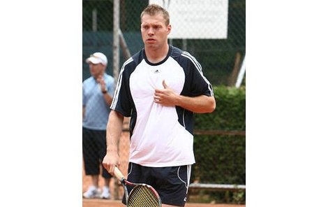Josef Vašíček přes léto hodně makal, už kvůli loňskému zranění. Tenis byl součástí terapie.