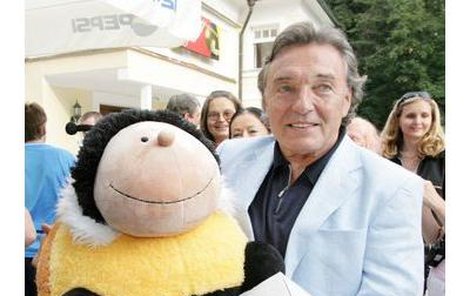 Karel Gott a nejslavnější včela Německa – jeho Mája.