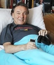 Karel Gott musel včera znovu ulehnout.