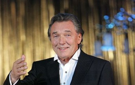 Karel Gott sklidil v Tel Avivu ohromné ovace, koncert byl beznadějně vyprodán.