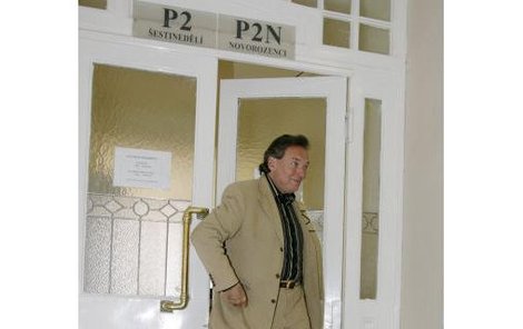 Karel Gott strávil první noc se svojí dcerou přímo v porodnici!