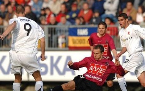 Karel Poborský v ráži! V dubnu pomohl Dynamu ke slavné výhře nad Spartou 2:0.