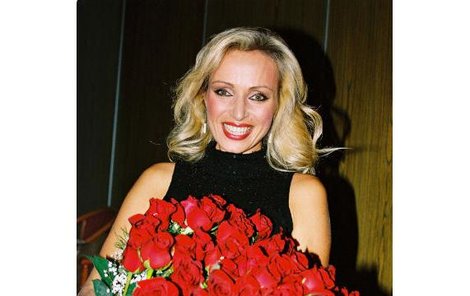 Kateřina Brožová dostala od svého přítele kytici rudých růží.