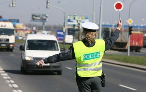 Když upozorníte jiné řidiče na policejní radar, zaplatíte.