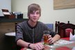 Ladislav Ondřej má rád pivo a po nedávných osmnáctých narozeninách si ho může v restauraci vychutnat již legálně.