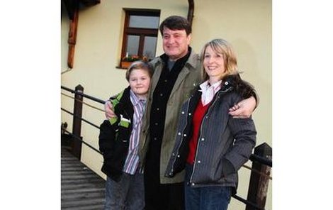 Ladislav Štaidl s přítelkyní Michaelou a synem Arturem, který byl zatím svěřen do jeho péče.