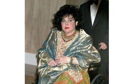 Leden 2007: Těžce nemocná na invalidním vozíku.