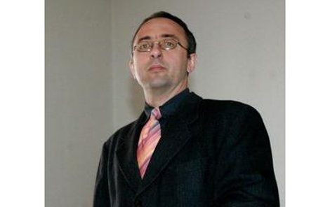 Lékař Vladimír Mikuš působí u soudu hodně sebevědomě.