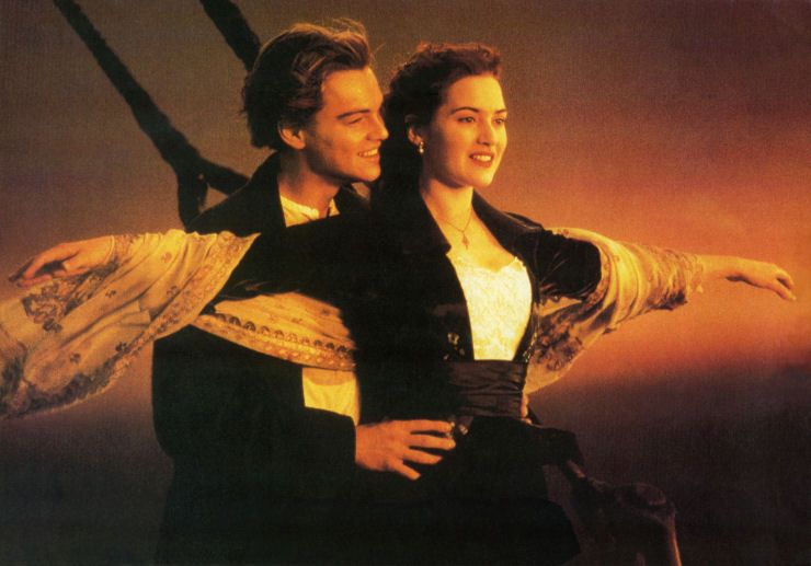 Leonardo DiCaprio a Kate Winslet ve slavné scéně z Titaniku.