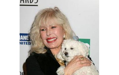 Loretta Swit se svým psíkem jménem Baby.