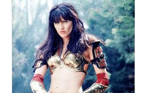 Lucy Lawless jako Xena